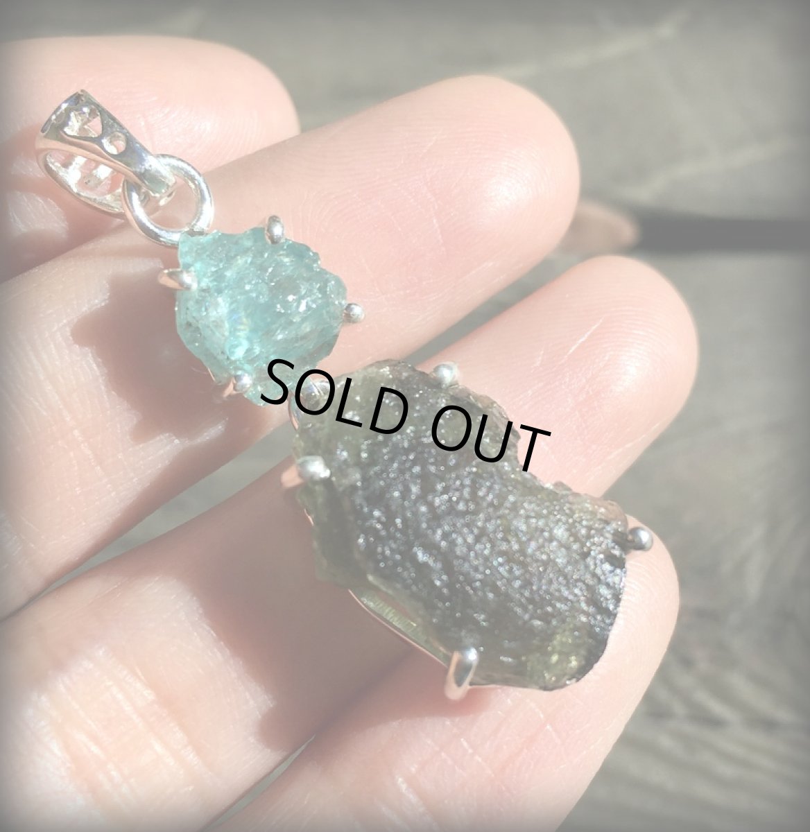 画像6: 1点物★宇宙から来たレア希少石★隕石モルダバイト原石&虹入り宝石質ネオンブルーアパタイト原石★ペンダントトップ★スターリングシルバー★シルバー925 (6)