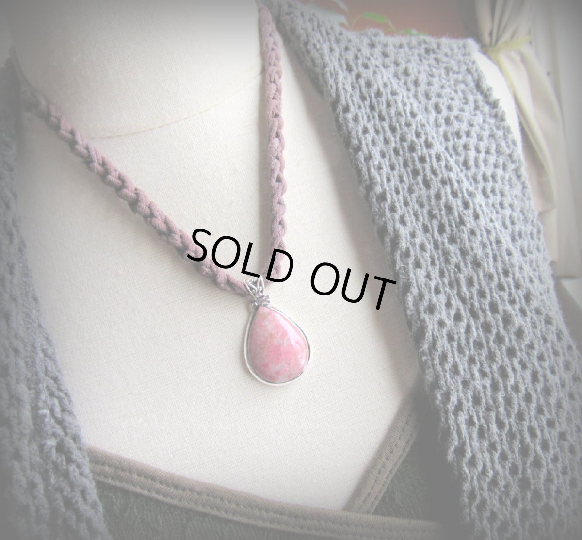 画像5: 【女性性と愛のシンボル・コミュニケーション能力アップ】高品質チューライト（ノルウェー産）ペンダントトップ★シルバー925ジュエリー★1点もの天然石パワーストーンお守りアクセサリー　ヒーリング　スピリチュアルジュエリー (5)