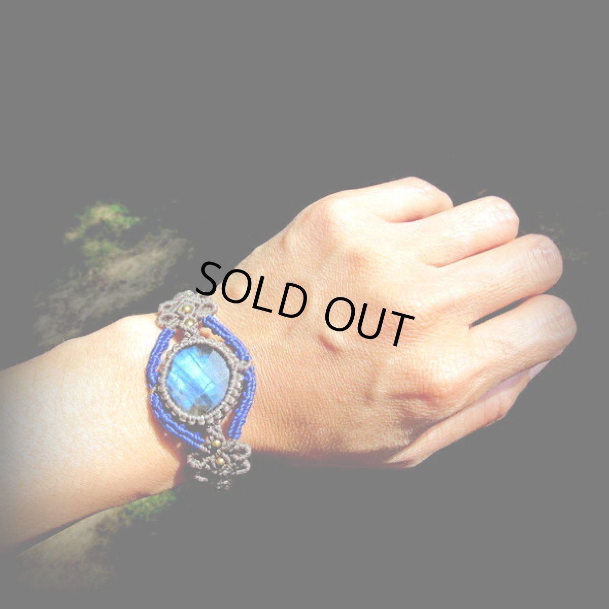 画像4: 虹入り♪ラブラドライト（カナダ産）ブレスレット*バングル*ブルーの閃光が神秘的*パワーストーン*マクラメ (4)