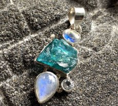 画像6: 虹入り高品質ネオンブルーアパタイト原石＆宝石質ブルームーンストーン　ペンダントトップ　 (6)