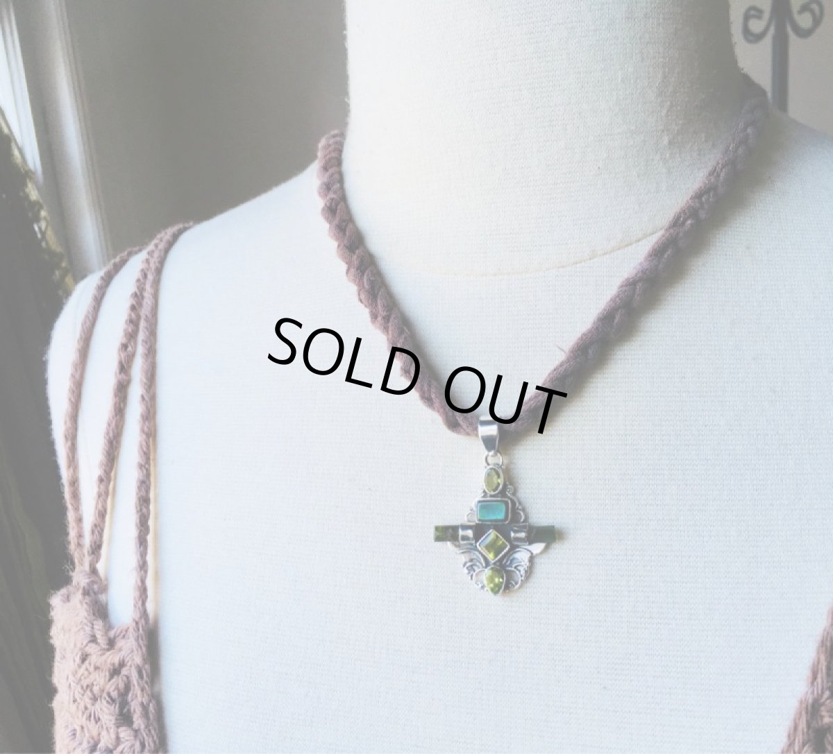 画像6: １点もの上質カナダ産アンモライトペンダントwithグリーントルマリン原石＆ペリドット★エンジェル天使デザイン (6)