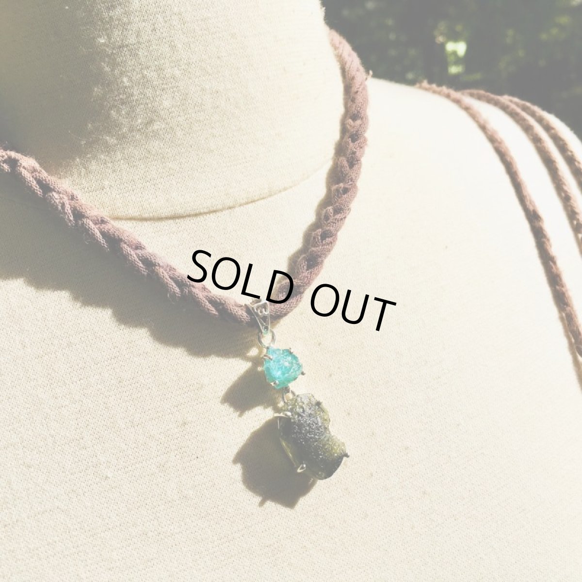 画像2: 1点物★宇宙から来たレア希少石★隕石モルダバイト原石&虹入り宝石質ネオンブルーアパタイト原石★ペンダントトップ★スターリングシルバー★シルバー925 (2)