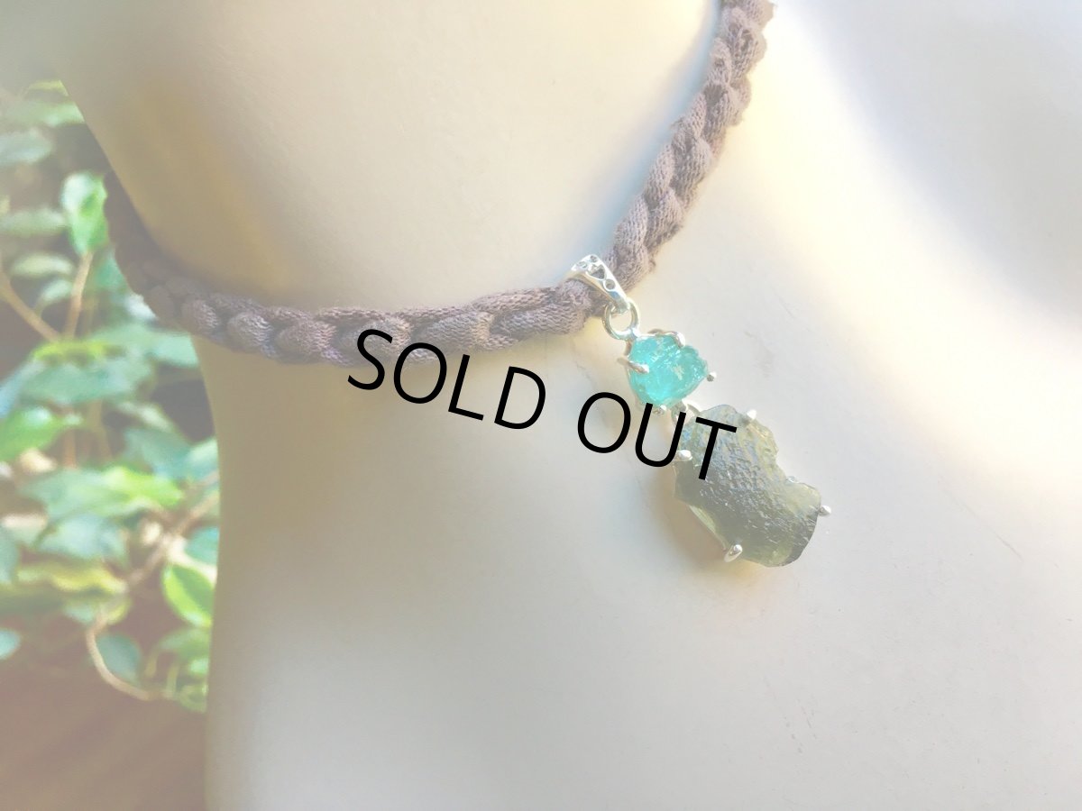 画像12: 1点物★宇宙から来たレア希少石★隕石モルダバイト原石&虹入り宝石質ネオンブルーアパタイト原石★ペンダントトップ★スターリングシルバー★シルバー925 (12)