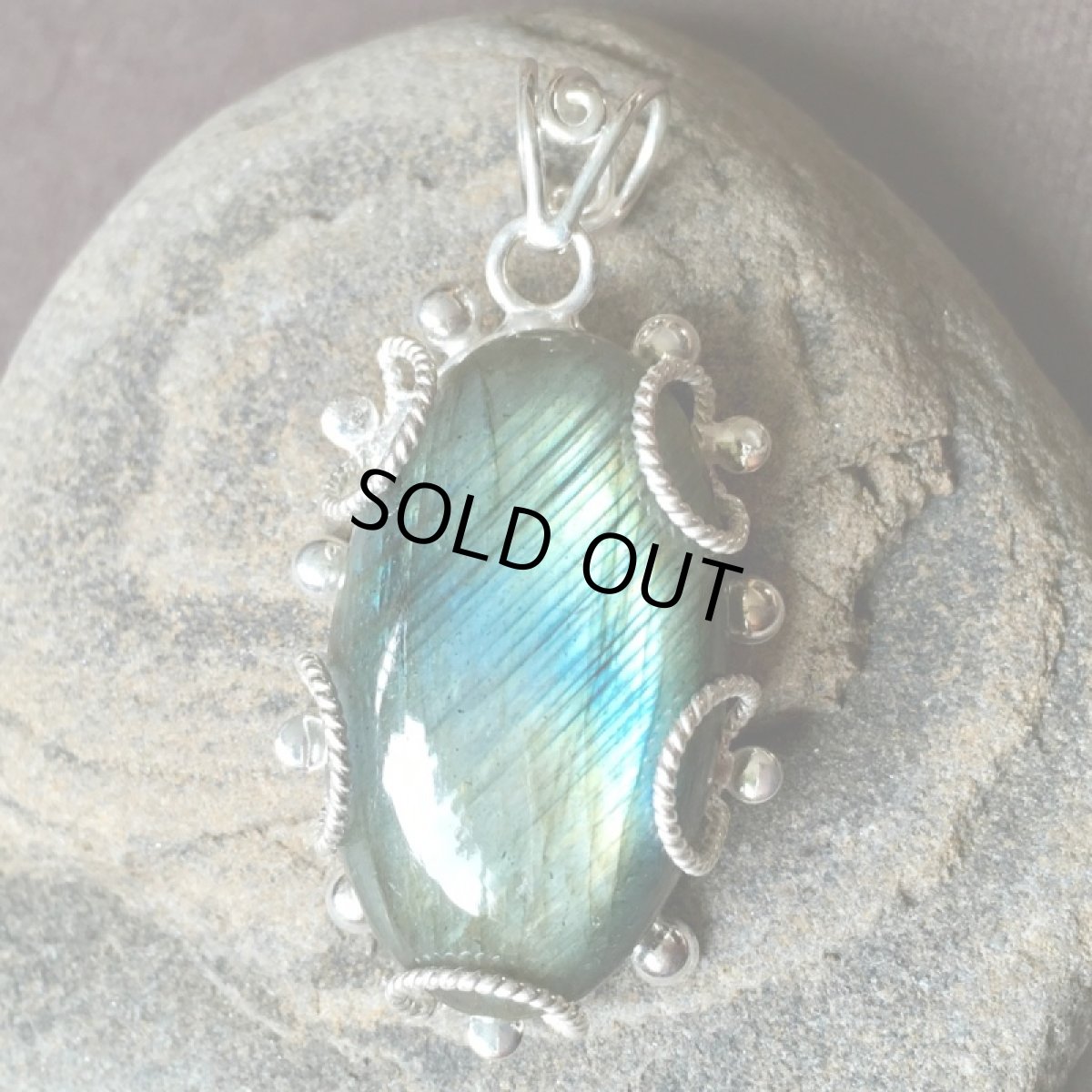 画像6: 1点物★神秘的ブルー・グリーン・ゴールド　上質大ぶりラブラドライト ペンダントトップ★天然石パワーストーン　アクセサリー (6)