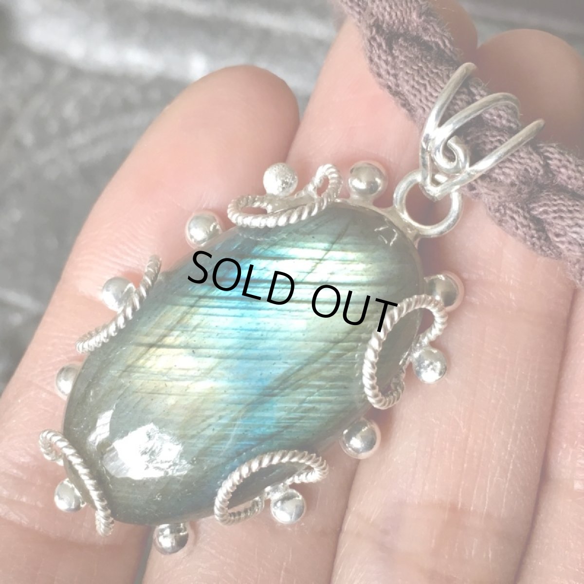 画像3: 1点物★神秘的ブルー・グリーン・ゴールド　上質大ぶりラブラドライト ペンダントトップ★天然石パワーストーン　アクセサリー (3)