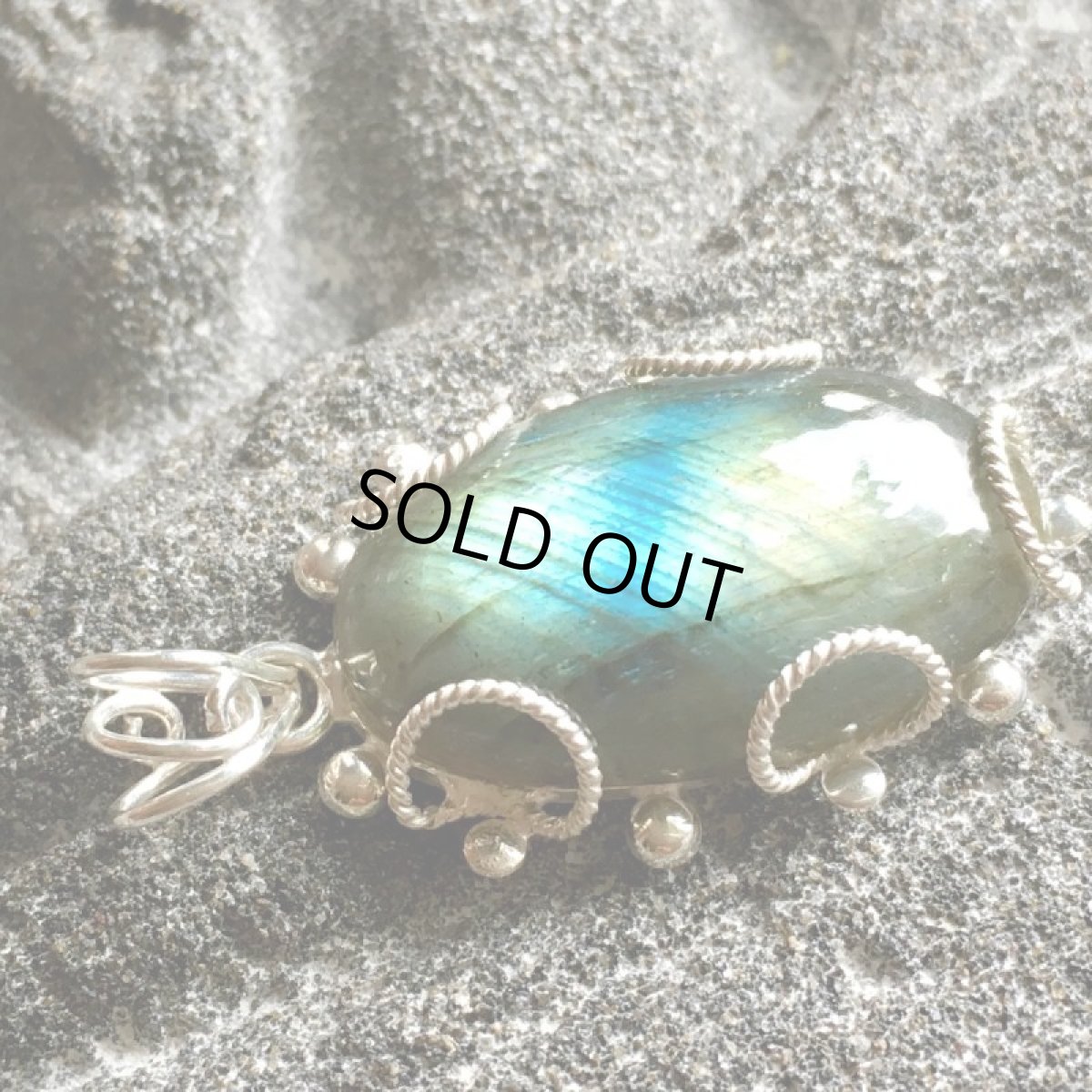 画像4: 1点物★神秘的ブルー・グリーン・ゴールド　上質大ぶりラブラドライト ペンダントトップ★天然石パワーストーン　アクセサリー (4)