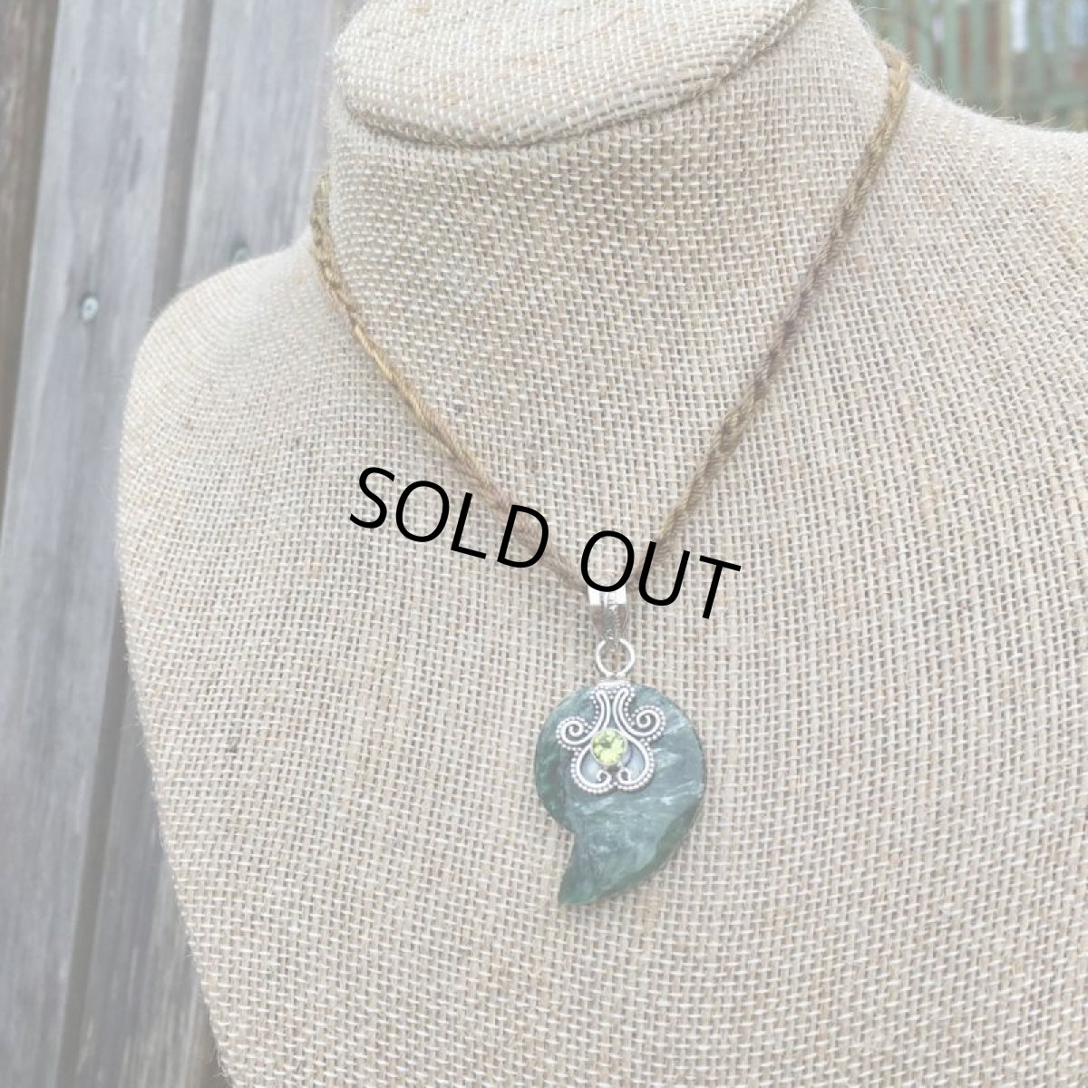 画像13: 天使の羽が見える♪　高品質セラフィナイト＆ペリドット ペンダントトップ*勾玉*シルバー925*デザイナージュエリー (13)