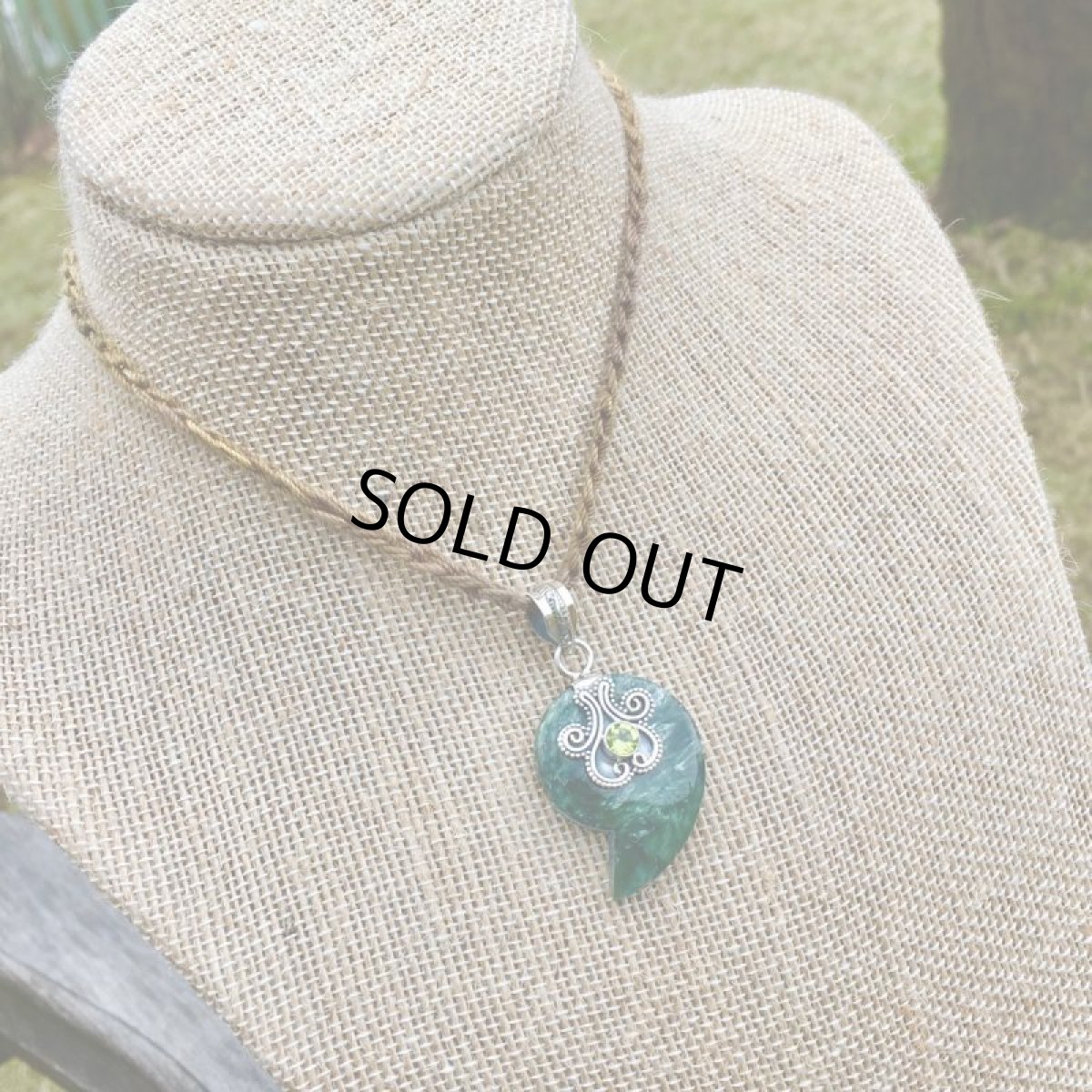 画像11: 天使の羽が見える♪　高品質セラフィナイト＆ペリドット ペンダントトップ*勾玉*シルバー925*デザイナージュエリー (11)