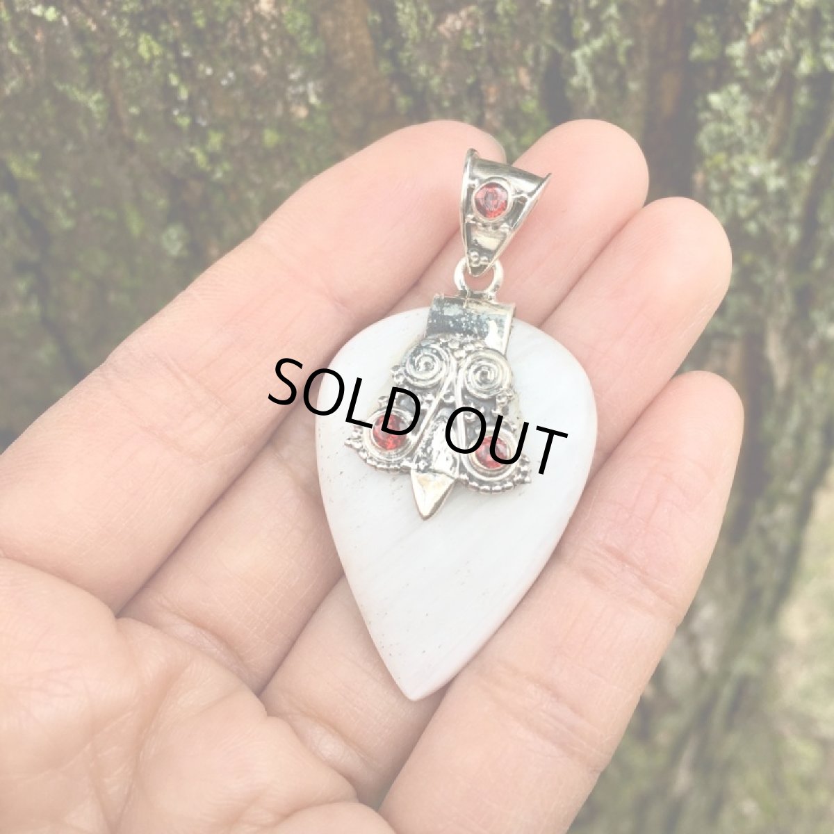 画像11: 浄化の石 スコレサイト（スコレス沸石）＆ガーネット ペンダントトップ*ゼオライト　開運フクロウ梟デザイン*1点物パワーストーン天然石*スターリングシルバー (11)