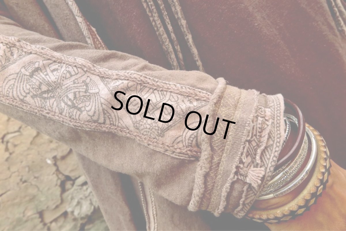 画像8: 再入荷♪ 草木染め♪ 柔らかオーガニックヘンプコットン カーディガン 長袖　羽織り★バイキングアート装飾模様が個性的★ナチュラルジプシー トライバル　エコ スローファッション 無農薬 (8)