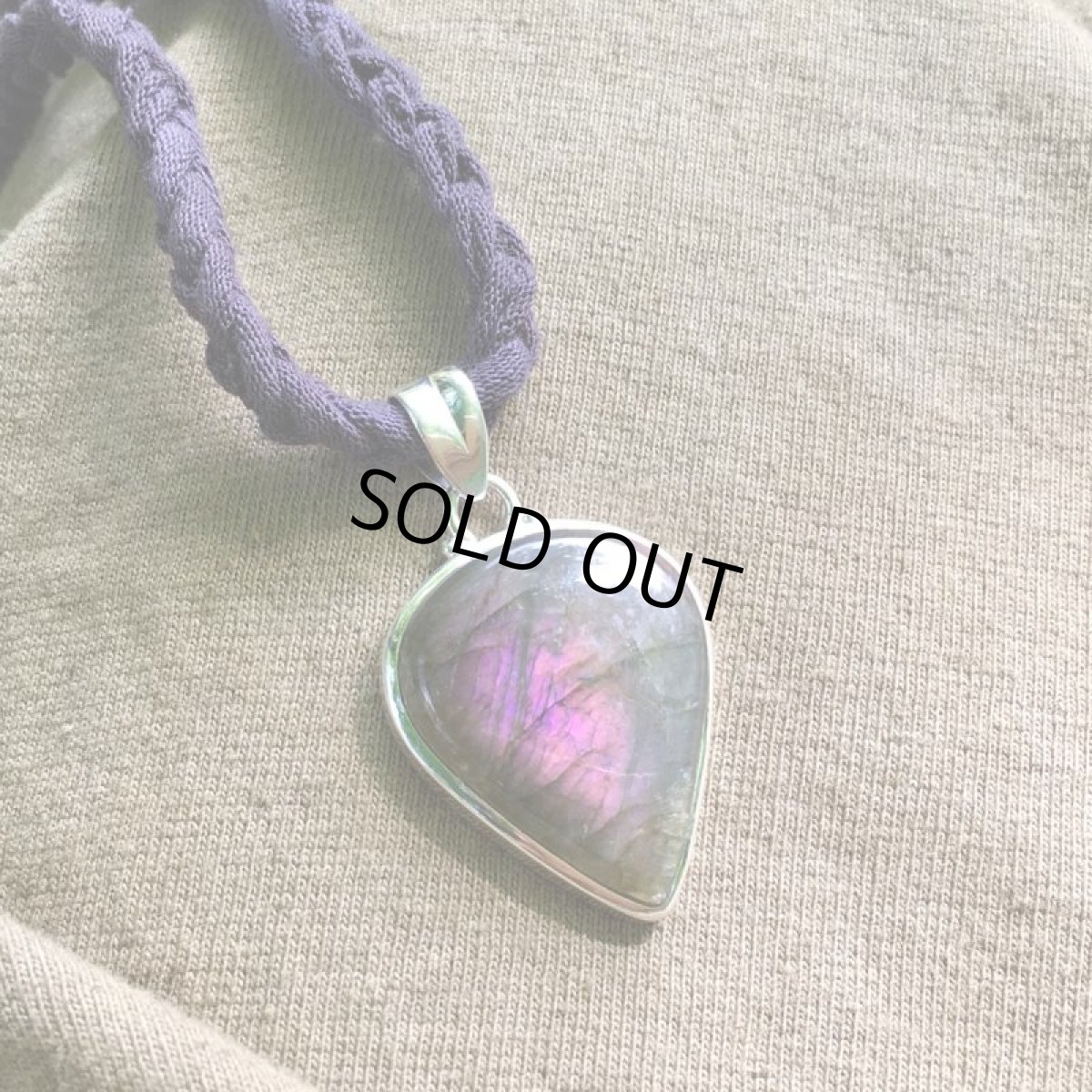 画像13: 大ぶりレア1点物ピンク〜パープル　高品質ラブラドライト　ペンダントトップ (13)