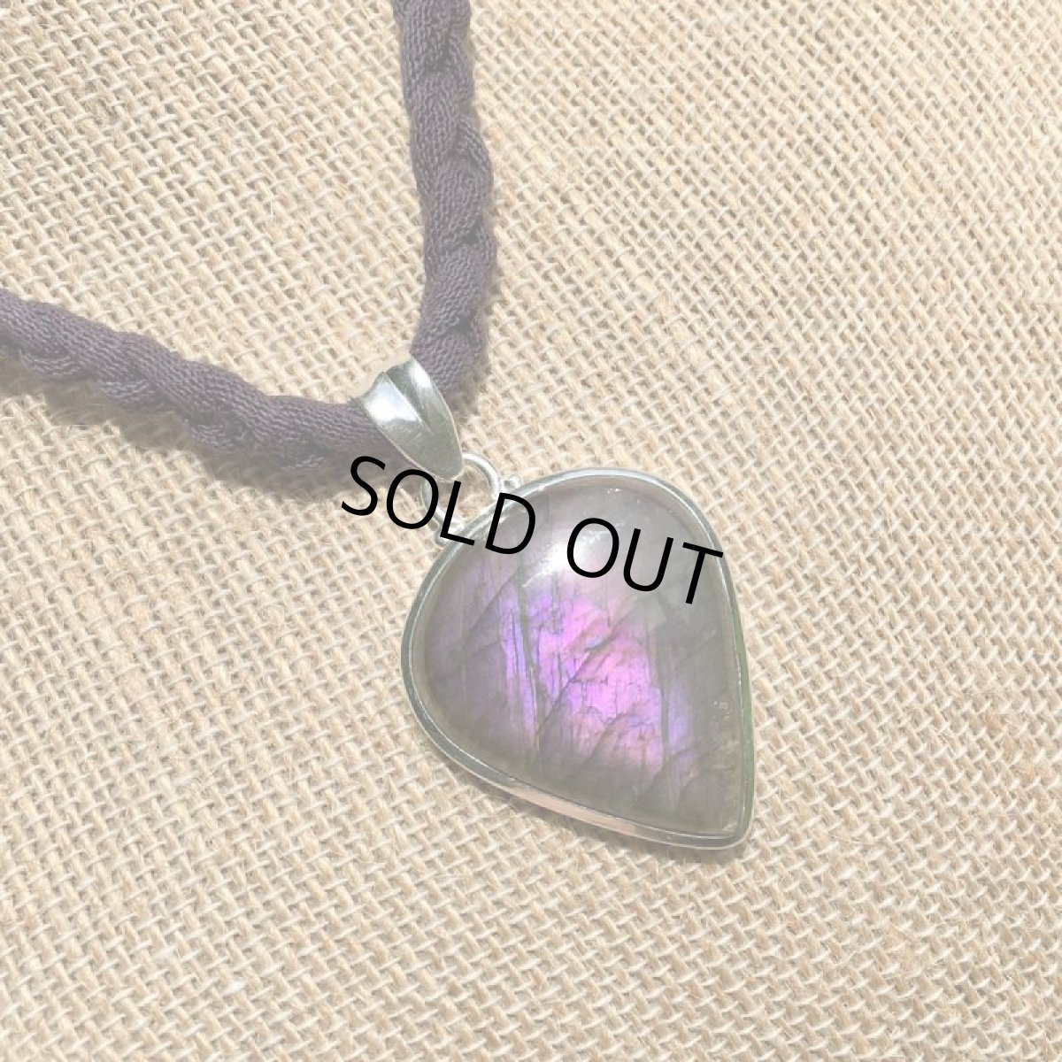 画像10: 大ぶりレア1点物ピンク〜パープル　高品質ラブラドライト　ペンダントトップ (10)