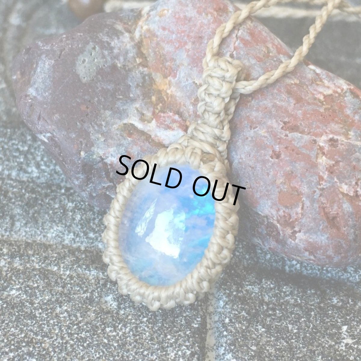 画像3: 1点物ハイクオリティ　ブルームーンストーン　ペンダント★シンプルネックレス★マクラメ石留め石包み★ハンドメイド★天然石パワーストーン (3)