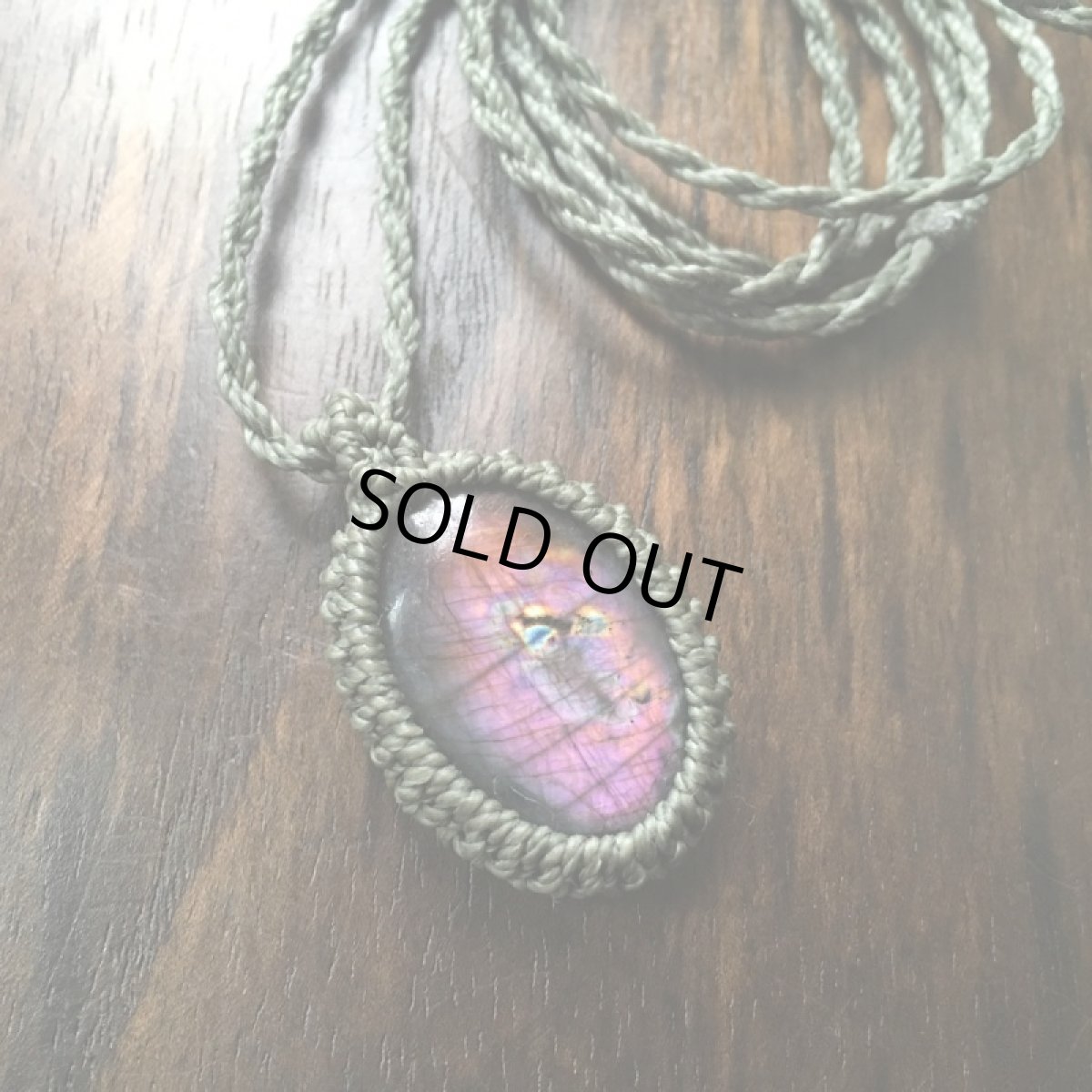 画像4: １点物　ピンク〜パープル高品質スペクトロライト　ペンダント/ネックレス*シンプル*マクラメ*石留め*編み込み*天然石パワーストーン (4)