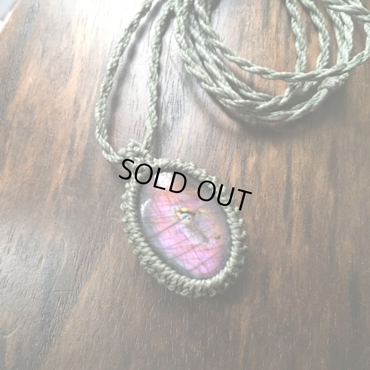 画像5: １点物　ピンク〜パープル高品質スペクトロライト　ペンダント/ネックレス*シンプル*マクラメ*石留め*編み込み*天然石パワーストーン (5)