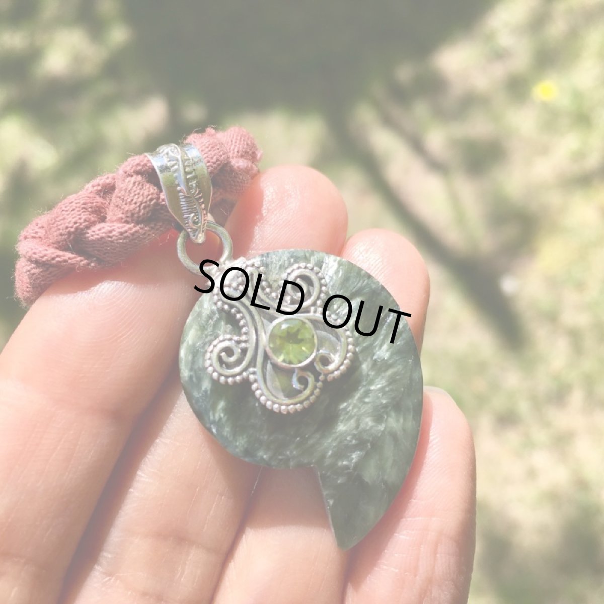 画像4: 天使の羽が見える♪　高品質セラフィナイト＆ペリドット ペンダントトップ*勾玉*シルバー925*デザイナージュエリー (4)