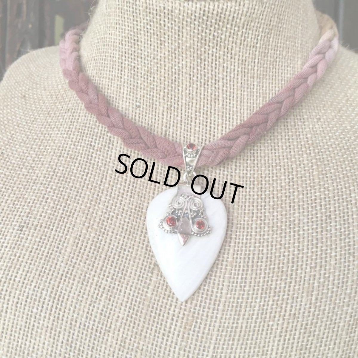 画像9: 浄化の石 スコレサイト（スコレス沸石）＆ガーネット ペンダントトップ*ゼオライト　開運フクロウ梟デザイン*1点物パワーストーン天然石*スターリングシルバー (9)