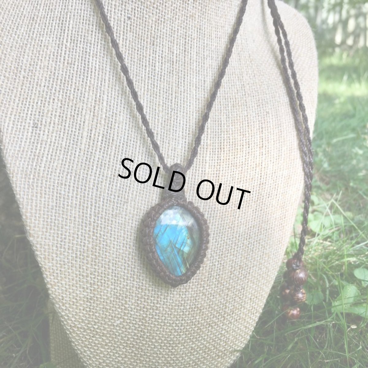 画像6: １点物　流れ星模様　ディープブルー・ゴールド・グリーンのシラー♪夢の実現をサポート♪　ラブラドライトのペンダント/ネックレス*シンプル*石留め*マクラメ*天然石*パワーストーン (6)