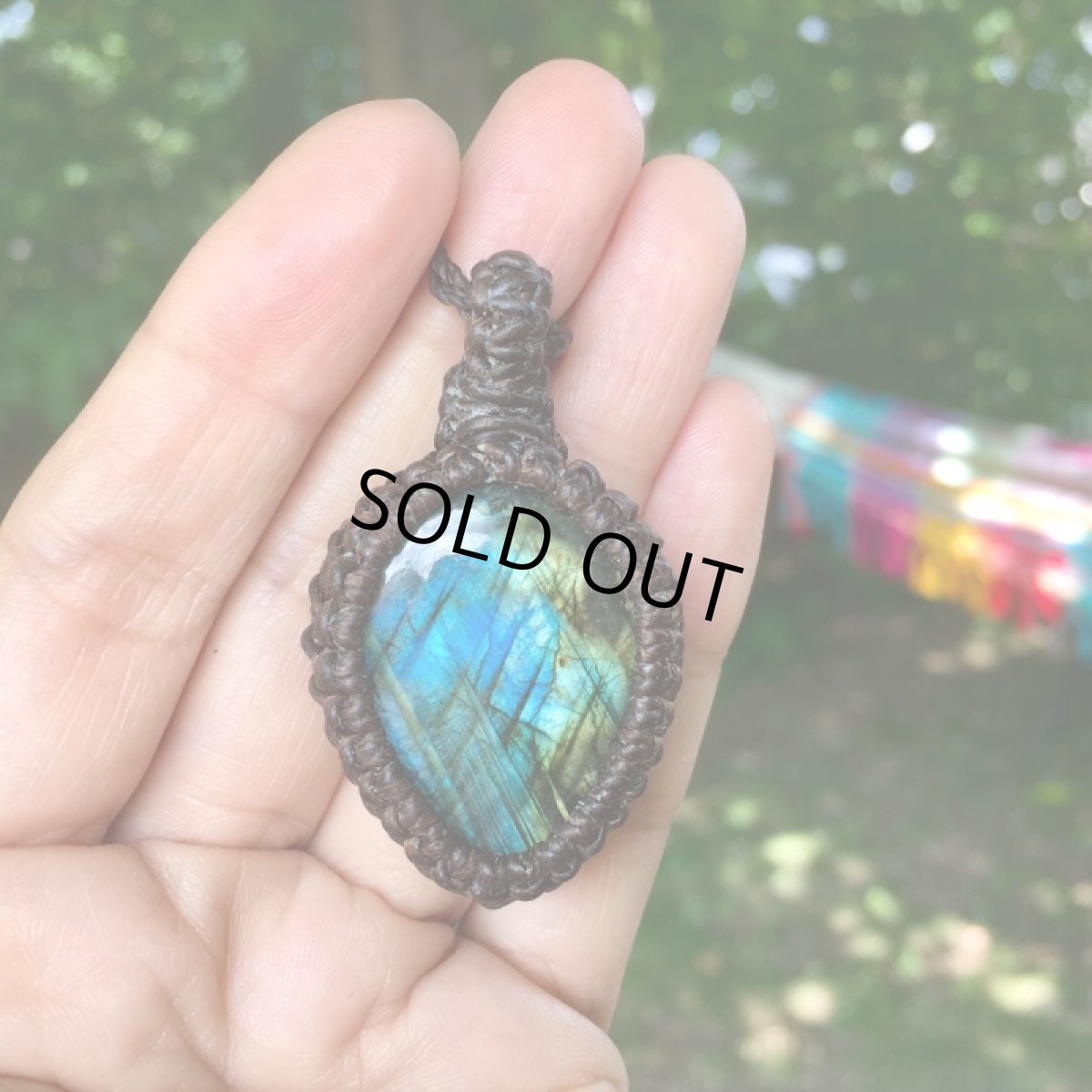 画像17: １点物　流れ星模様　ディープブルー・ゴールド・グリーンのシラー♪夢の実現をサポート♪　ラブラドライトのペンダント/ネックレス*シンプル*石留め*マクラメ*天然石*パワーストーン (17)