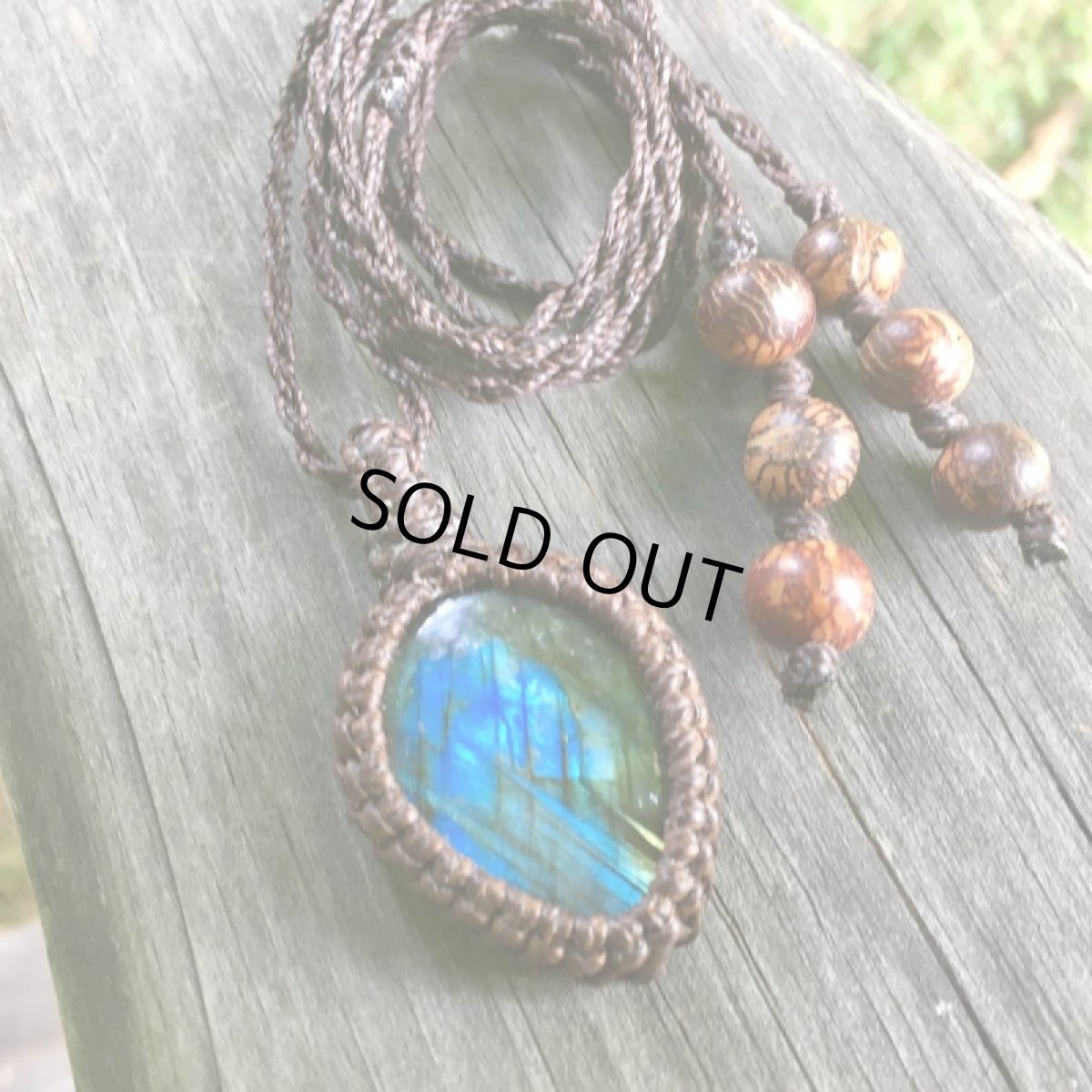 画像14: １点物　流れ星模様　ディープブルー・ゴールド・グリーンのシラー♪夢の実現をサポート♪　ラブラドライトのペンダント/ネックレス*シンプル*石留め*マクラメ*天然石*パワーストーン (14)