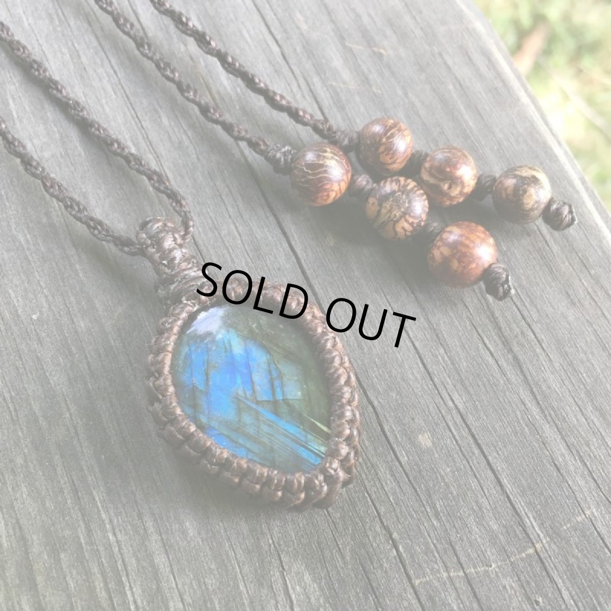 画像13: １点物　流れ星模様　ディープブルー・ゴールド・グリーンのシラー♪夢の実現をサポート♪　ラブラドライトのペンダント/ネックレス*シンプル*石留め*マクラメ*天然石*パワーストーン (13)