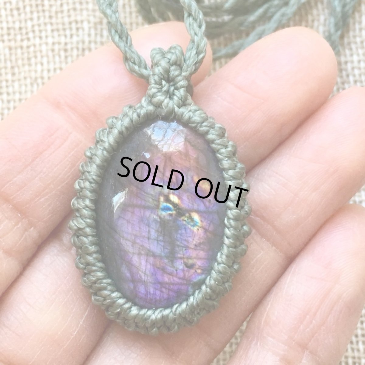 画像9: １点物　ピンク〜パープル高品質スペクトロライト　ペンダント/ネックレス*シンプル*マクラメ*石留め*編み込み*天然石パワーストーン (9)