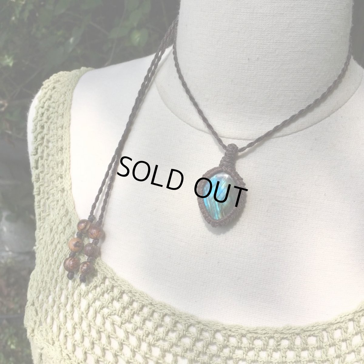 画像20: １点物　流れ星模様　ディープブルー・ゴールド・グリーンのシラー♪夢の実現をサポート♪　ラブラドライトのペンダント/ネックレス*シンプル*石留め*マクラメ*天然石*パワーストーン (20)