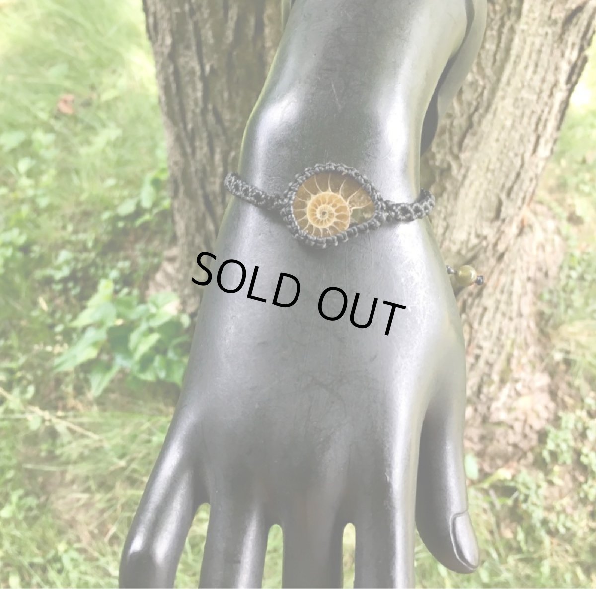 画像4: 1点物アンモナイト化石（マダガスカル産）　ブレスレット　シンプル＊マクラメ＊ハンドメイド＊天然石パワーストーン (4)