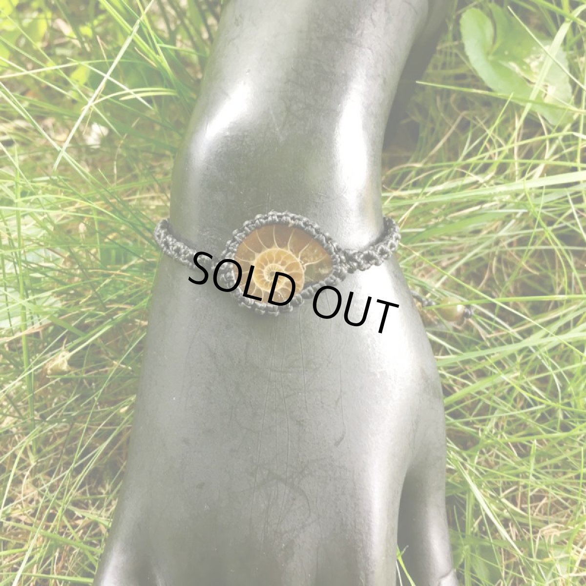 画像8: 1点物アンモナイト化石（マダガスカル産）　ブレスレット　シンプル＊マクラメ＊ハンドメイド＊天然石パワーストーン (8)