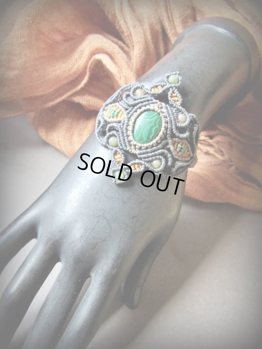 画像7: T様ご予約【厄除け・魔除け・創造力アップ】高品質マラカイト孔雀模様ブレスレット/バングル*1点ものハンドメイド*マクラメアクセサリー*お守り天然石パワーストーン　 (7)