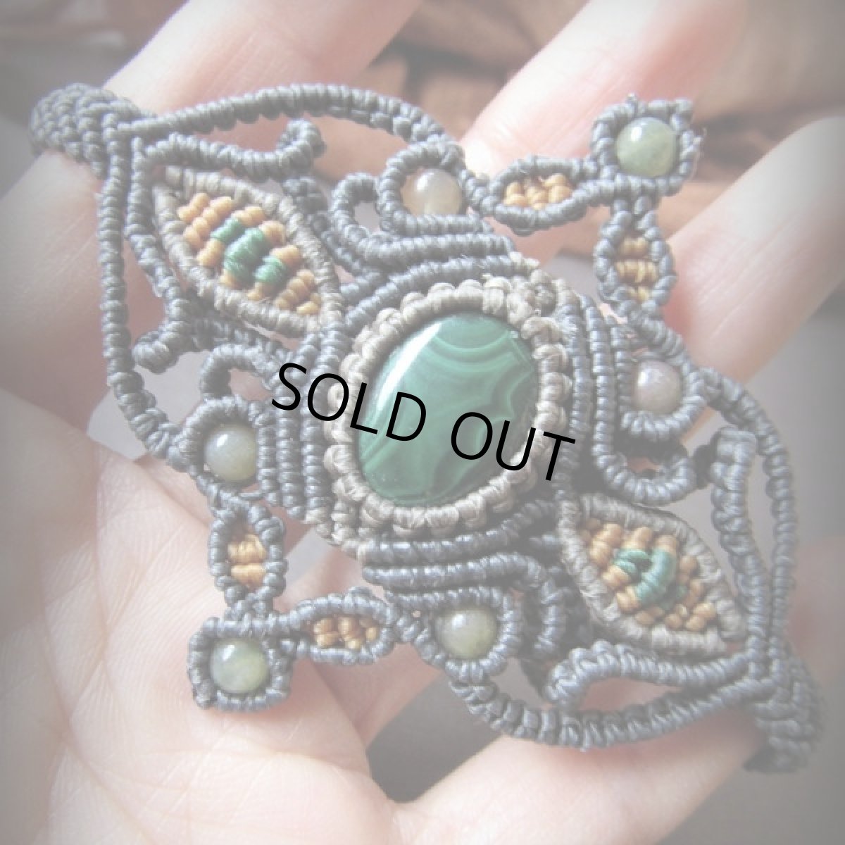 画像3: T様ご予約【厄除け・魔除け・創造力アップ】高品質マラカイト孔雀模様ブレスレット/バングル*1点ものハンドメイド*マクラメアクセサリー*お守り天然石パワーストーン　 (3)