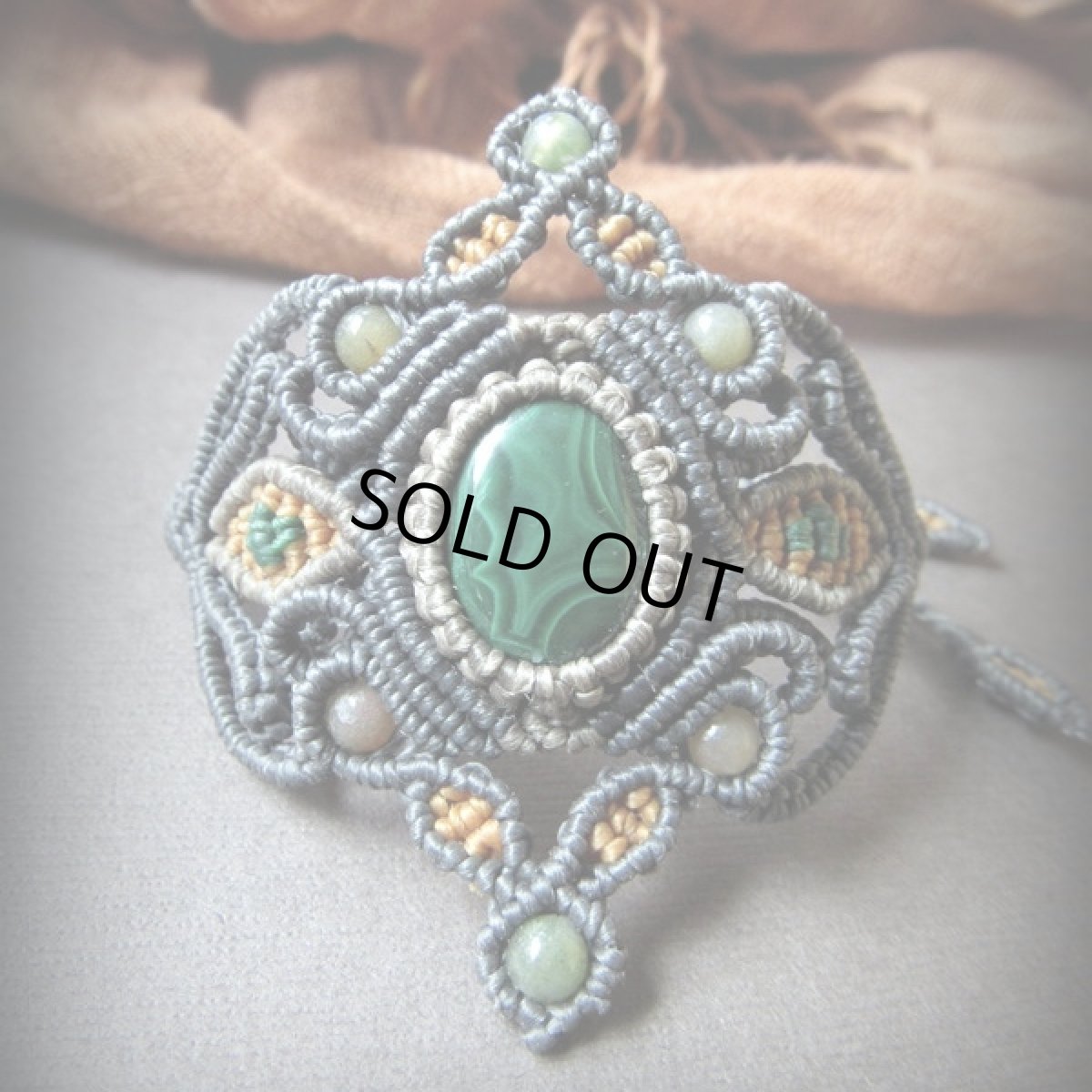 画像1: T様ご予約【厄除け・魔除け・創造力アップ】高品質マラカイト孔雀模様ブレスレット/バングル*1点ものハンドメイド*マクラメアクセサリー*お守り天然石パワーストーン　 (1)