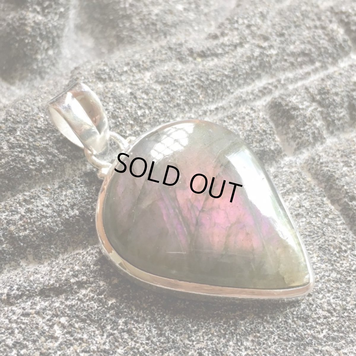 画像17: 大ぶりレア1点物ピンク〜パープル　高品質ラブラドライト　ペンダントトップ (17)