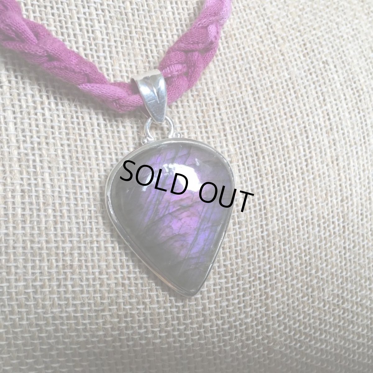 画像4: 大ぶりレア1点物ピンク〜パープル　高品質ラブラドライト　ペンダントトップ (4)