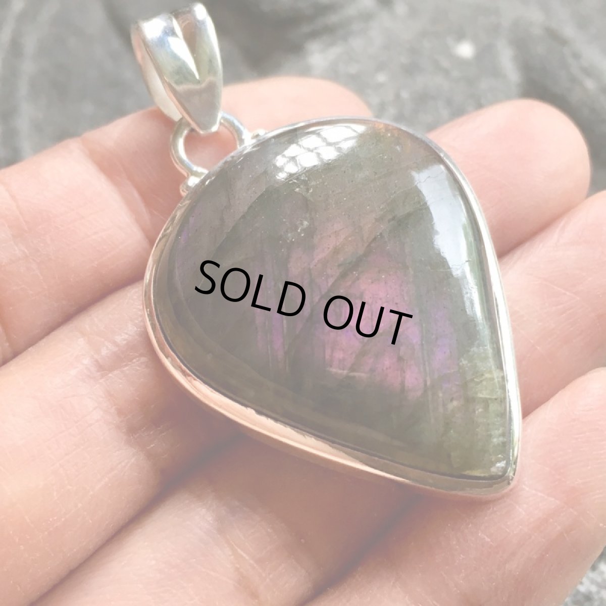 画像15: 大ぶりレア1点物ピンク〜パープル　高品質ラブラドライト　ペンダントトップ (15)