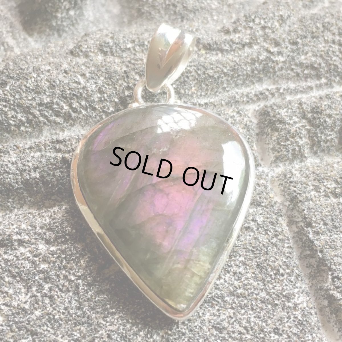 画像16: 大ぶりレア1点物ピンク〜パープル　高品質ラブラドライト　ペンダントトップ (16)