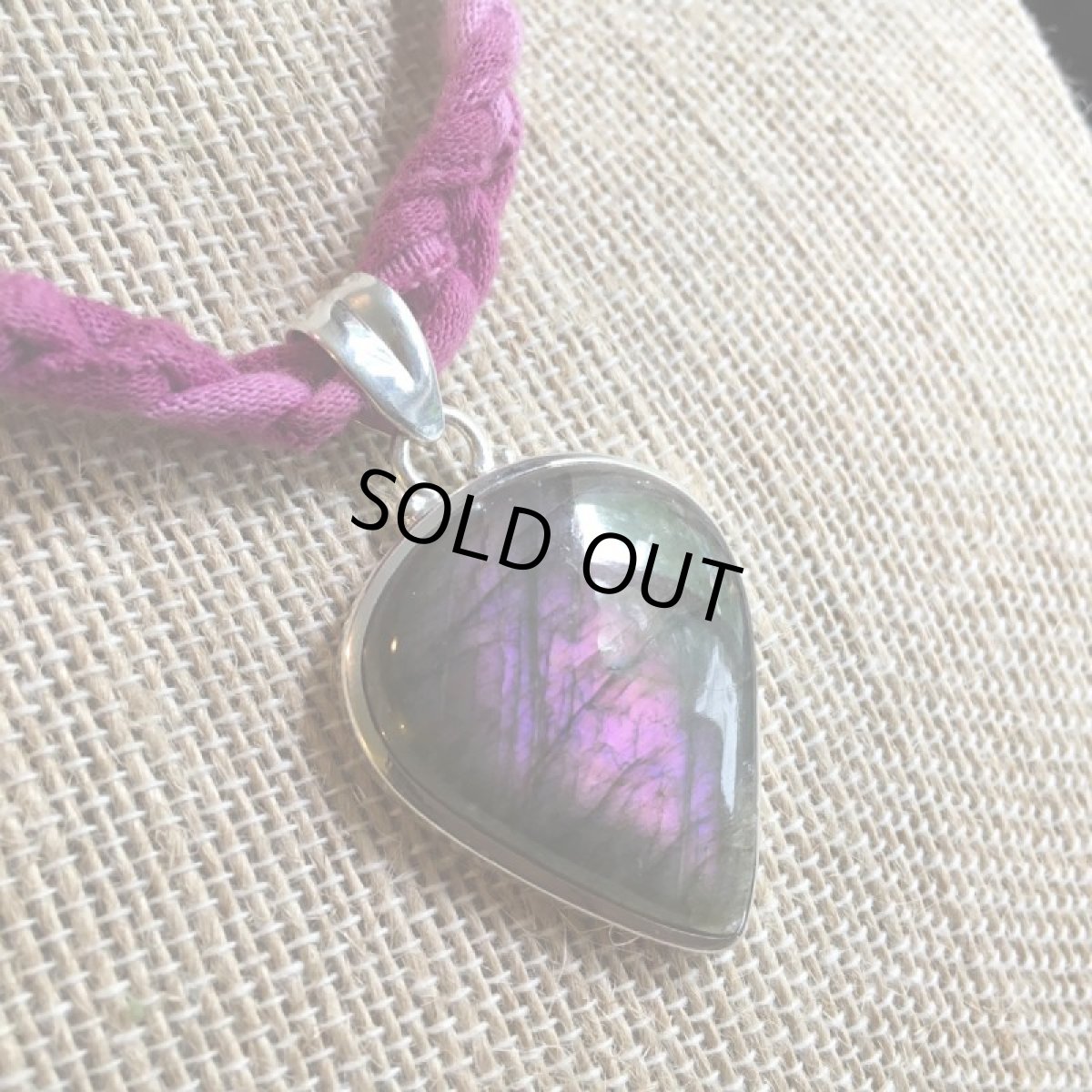 画像3: 大ぶりレア1点物ピンク〜パープル　高品質ラブラドライト　ペンダントトップ (3)