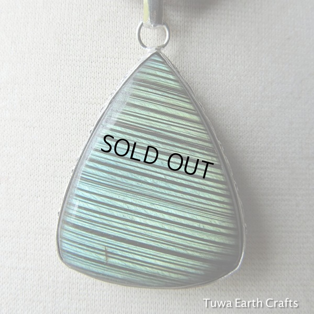 画像3: 1点物★全長6cm　大ぶり　ラブラドライト ペンダント　ブルー・グリーン・ゴールド ストライプ模様 パワーストーン天然石アクセサリー (3)