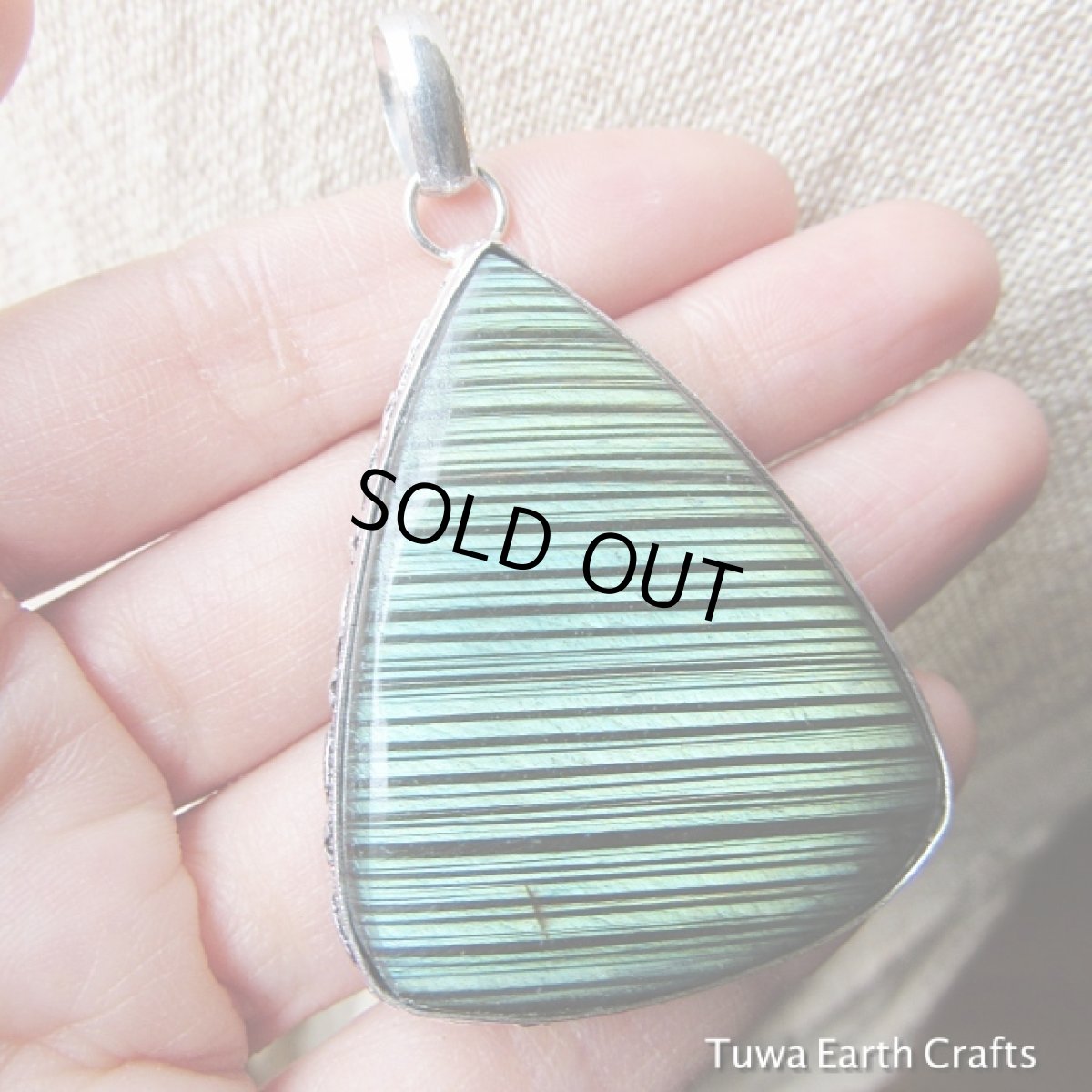 画像2: 1点物★全長6cm　大ぶり　ラブラドライト ペンダント　ブルー・グリーン・ゴールド ストライプ模様 パワーストーン天然石アクセサリー (2)