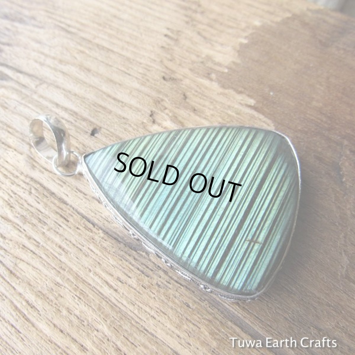 画像5: 1点物★全長6cm　大ぶり　ラブラドライト ペンダント　ブルー・グリーン・ゴールド ストライプ模様 パワーストーン天然石アクセサリー (5)