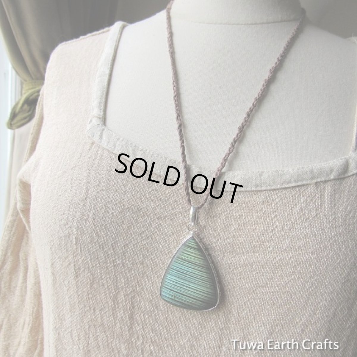 画像10: 1点物★全長6cm　大ぶり　ラブラドライト ペンダント　ブルー・グリーン・ゴールド ストライプ模様 パワーストーン天然石アクセサリー (10)