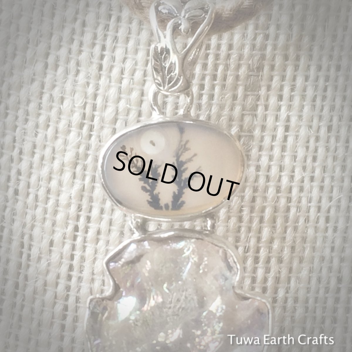 画像18: 1点もの　虹色エンジェルオーラクォーツ/レインボーオーラ with デンドリティック（ランドスケープ）アゲート・デンドライト　ペンダントトップ　矢じり型　 (18)