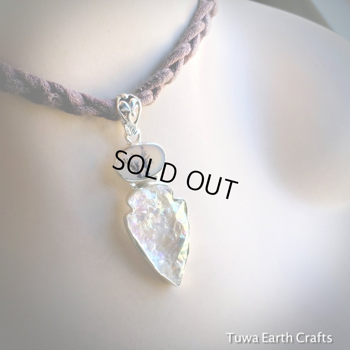 画像17: 1点もの　虹色エンジェルオーラクォーツ/レインボーオーラ with デンドリティック（ランドスケープ）アゲート・デンドライト　ペンダントトップ　矢じり型　 (17)