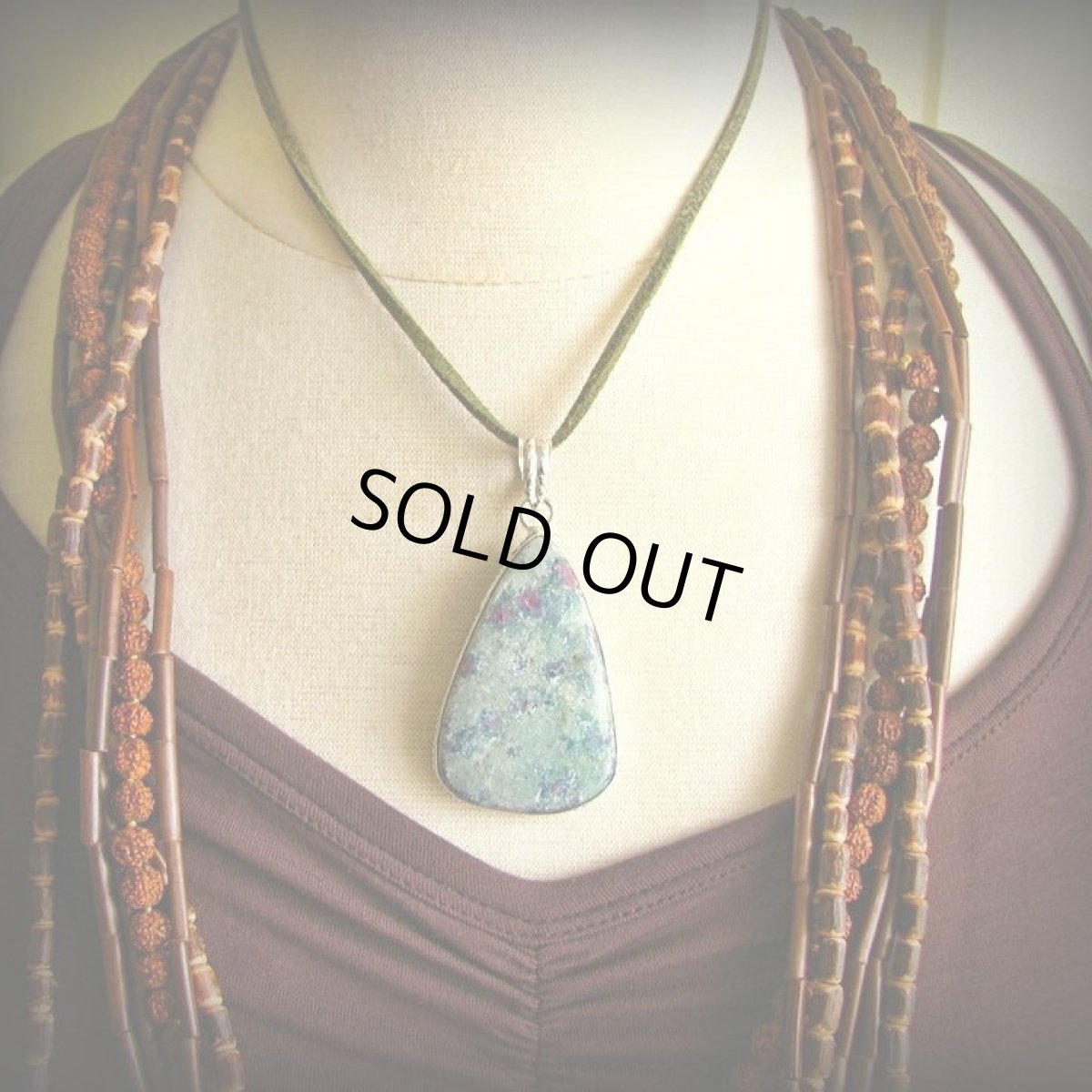 画像2: 石全長４.５cmビッグサイズ!! 癒しの天然石ルビーインフックサイトのペンダントトップ*パワーストーン (2)