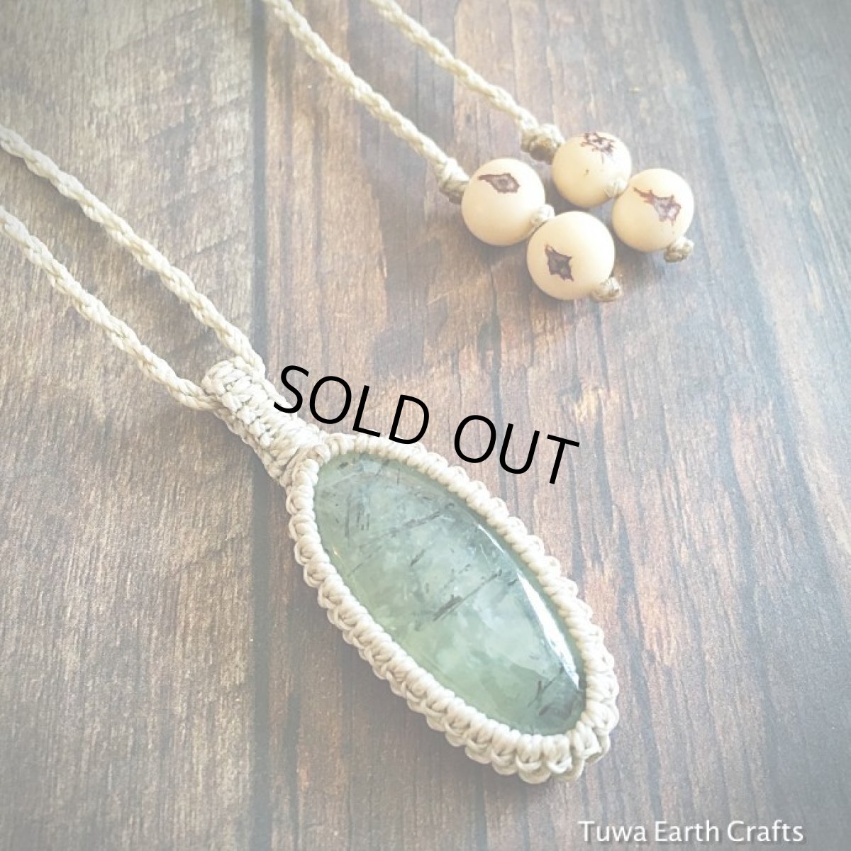 画像8: 【癒しの天然石】大ぶりエピドート入りプレナイト（マリ産）　ペンダント・ネックレス★ヒーリング　断捨離パワーストーン　ハンドメイド　マクラメ石包み石留め (8)