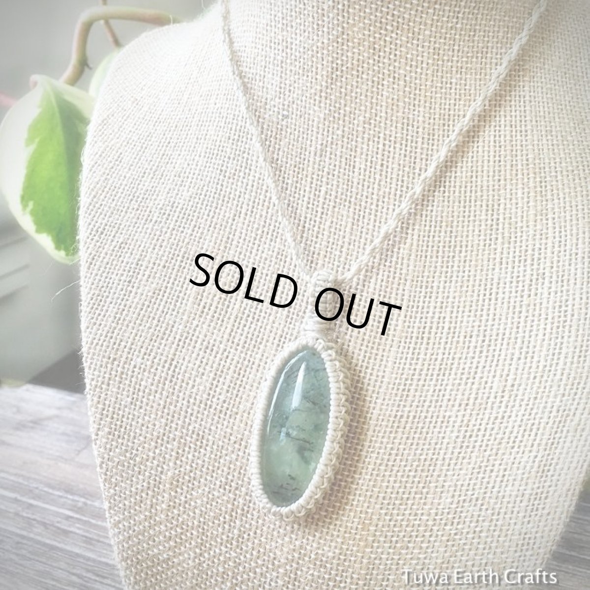 画像3: 【癒しの天然石】大ぶりエピドート入りプレナイト（マリ産）　ペンダント・ネックレス★ヒーリング　断捨離パワーストーン　ハンドメイド　マクラメ石包み石留め (3)