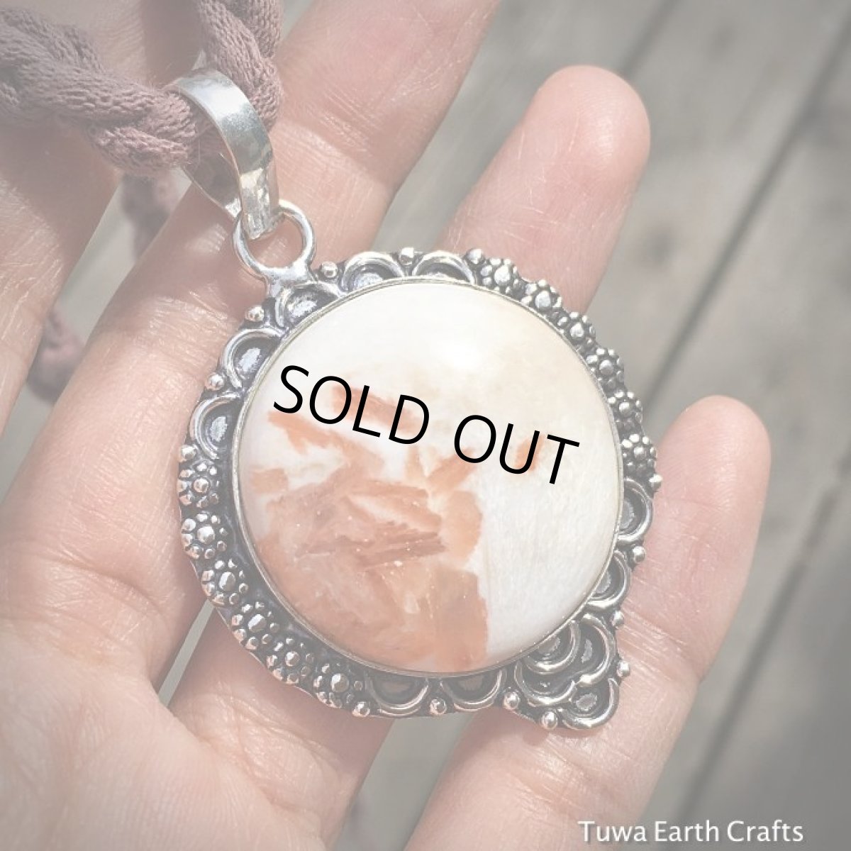 画像4: 【浄化・ヒーリング・瞑想】大ぶり　スコレサイト　スコレス沸石　まんまる満月型　ペンダントトップ　スティルバイト入り*1点物パワーストーン天然石アクセサリー (4)