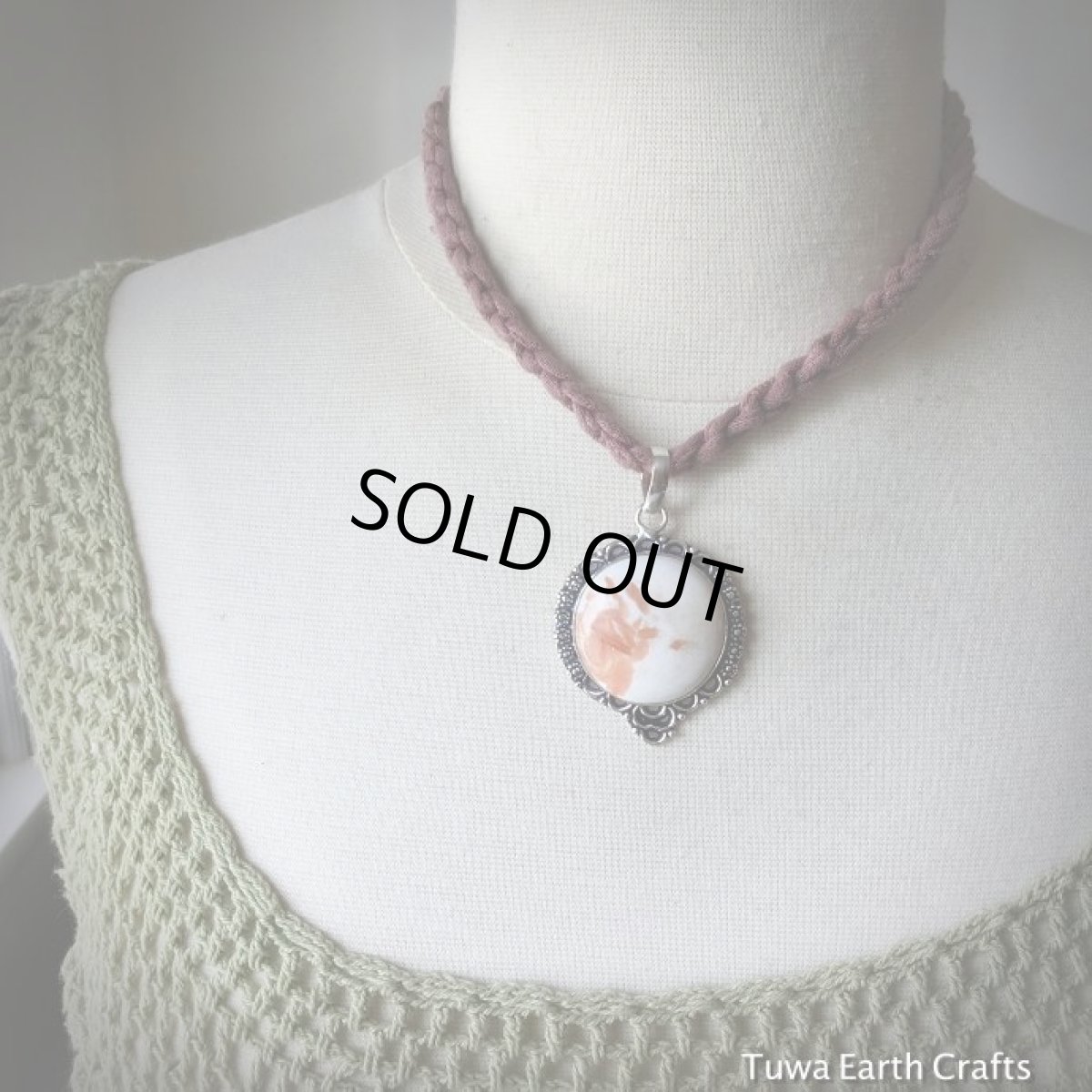 画像8: 【浄化・ヒーリング・瞑想】大ぶり　スコレサイト　スコレス沸石　まんまる満月型　ペンダントトップ　スティルバイト入り*1点物パワーストーン天然石アクセサリー (8)