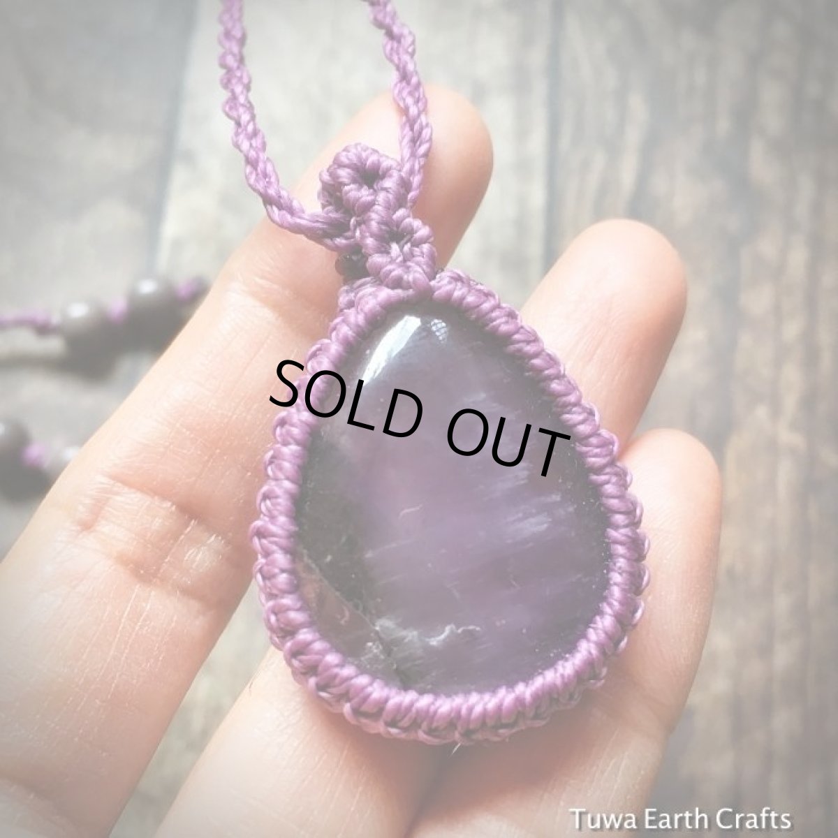 画像2: 1点物大ぶりアメジスト（ヘマタイト入り）ペンダント★シンプル＆ナチュラル★ハンドメイド天然石ネックレス★アメシスト★石留め・石包み・マクラメ編み (2)