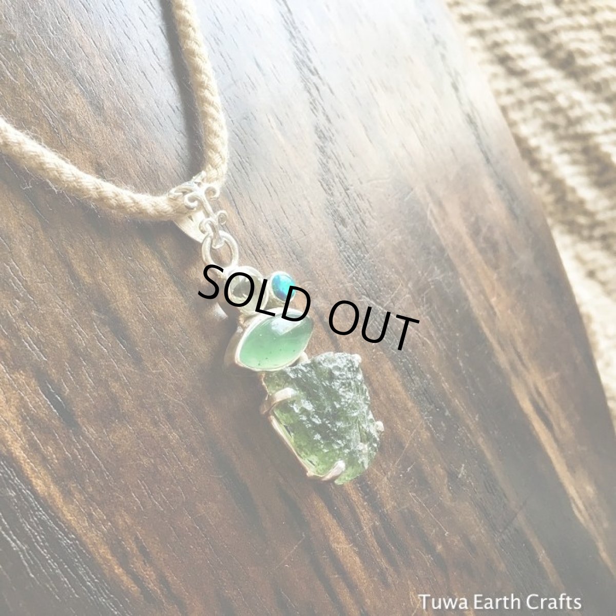 画像8: １点物 モルダバイト原石ペンダントトップwithファイヤーオパール x プレナイト x グリーンアメジスト 鉱物・ミネラル スターリングシルバー (8)